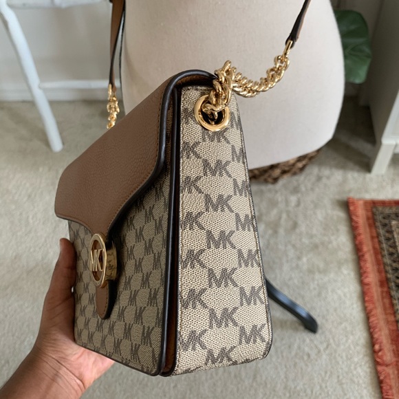 Michael Kors Large Vanna Crossbody Bag - Picture 8 of 13